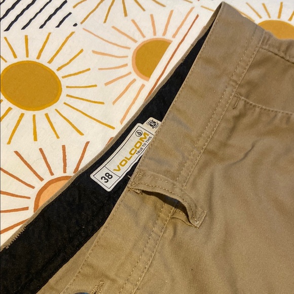 Volcom Tan Flat Front Shorts Classic Style - Picture 2 of 4